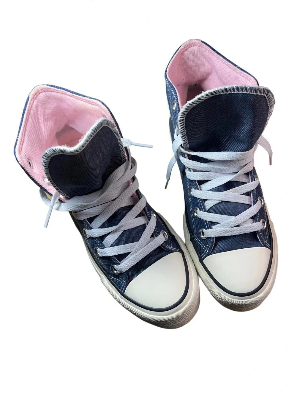 Classic High-Top Converse all stars Sneakers in Navy with Pink Lining